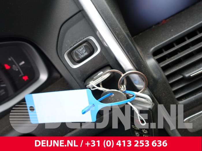 Volvo XC60 I 2.0 D3 20V Sloopvoertuig (2013, Blauw)