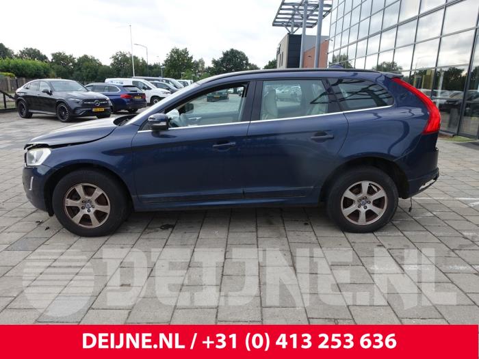 Volvo XC60 I 2.0 D3 20V Sloopvoertuig (2013, Blauw)