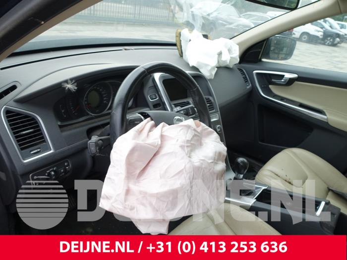 Volvo XC60 I 2.0 D3 20V Sloopvoertuig (2013, Blauw)