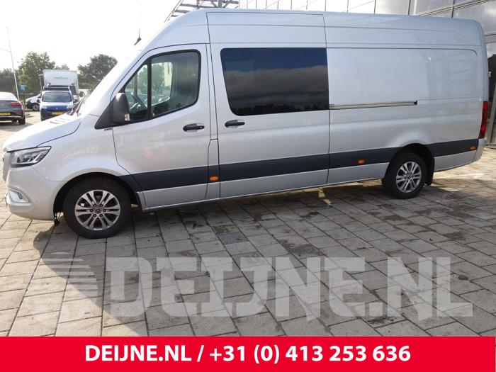 Mercedes Sprinter 3,5t 319 CDI 3.0 V6 24V RWD Sloopvoertuig (2021, Zilvergrijs)