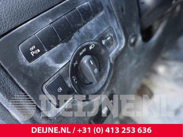 Mercedes Vito 1.6 111 CDI 16V Sloopvoertuig (2017, Zilvergrijs)