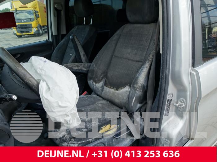 Mercedes Vito 1.6 111 CDI 16V Sloopvoertuig (2017, Zilvergrijs)