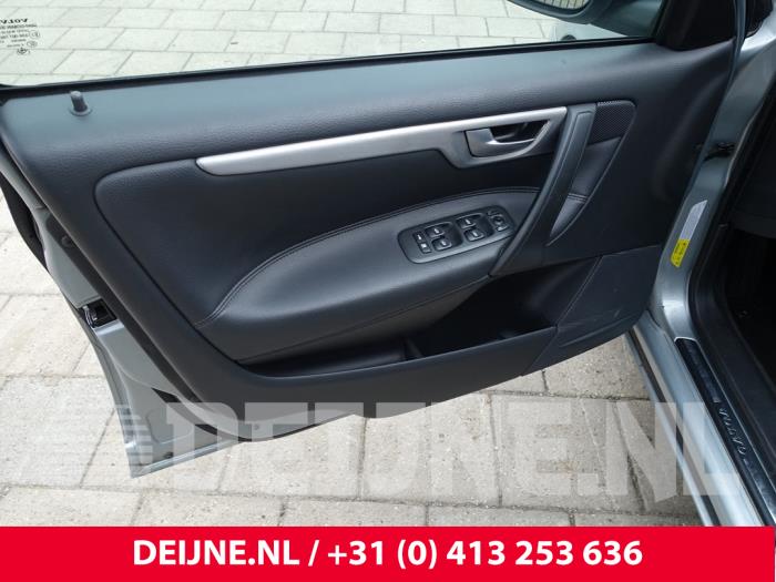 Volvo V70 2.4 D5 20V Sloopvoertuig (2008, Grijs)
