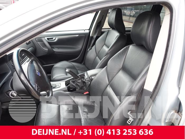 Volvo V70 2.4 D5 20V Sloopvoertuig (2008, Grijs)
