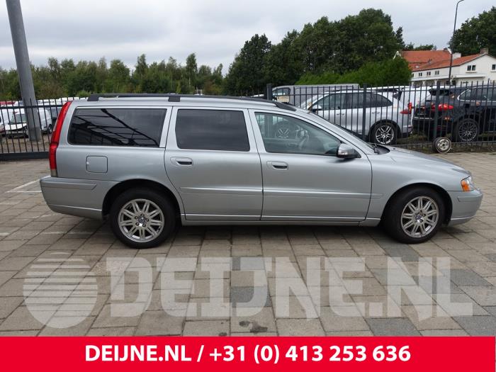 Volvo V70 2.4 D5 20V Sloopvoertuig (2008, Grijs)