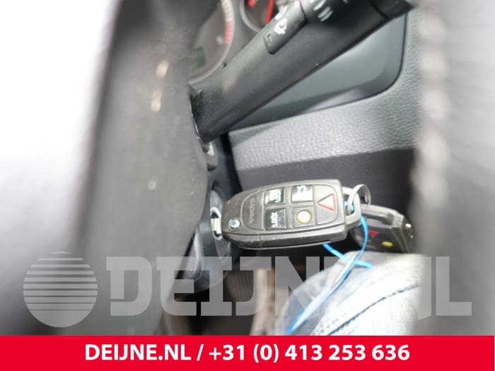 Volvo V70 2.4 D5 20V Sloopvoertuig (2008, Grijs)