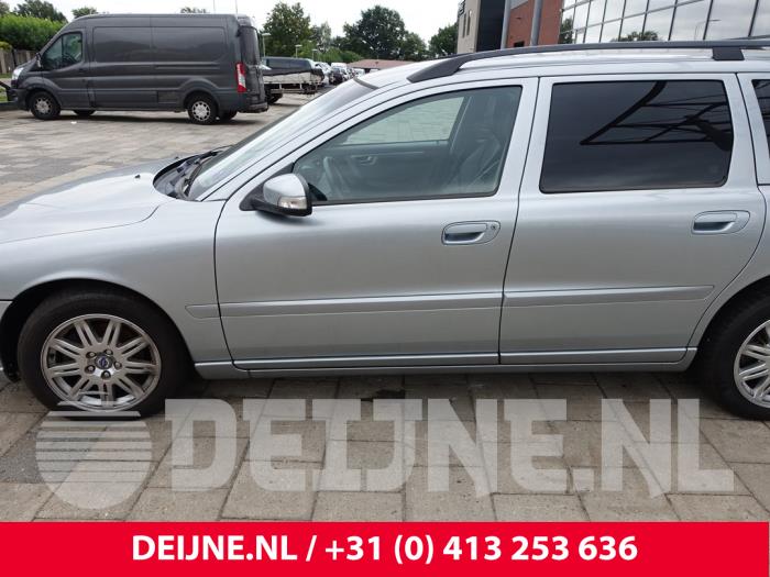 Volvo V70 2.4 D5 20V Sloopvoertuig (2008, Grijs)