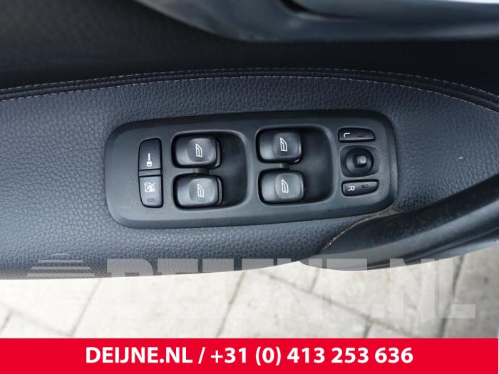 Volvo V70 2.4 D5 20V Sloopvoertuig (2008, Grijs)