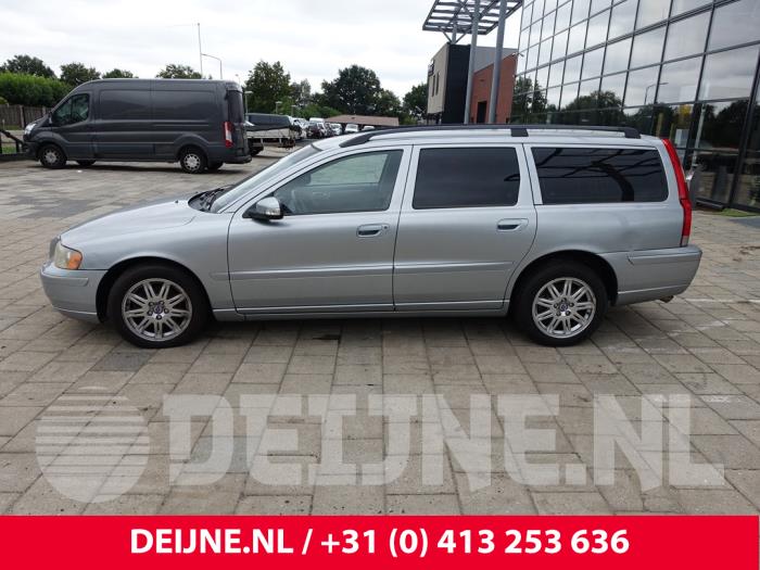 Volvo V70 2.4 D5 20V Sloopvoertuig (2008, Grijs)