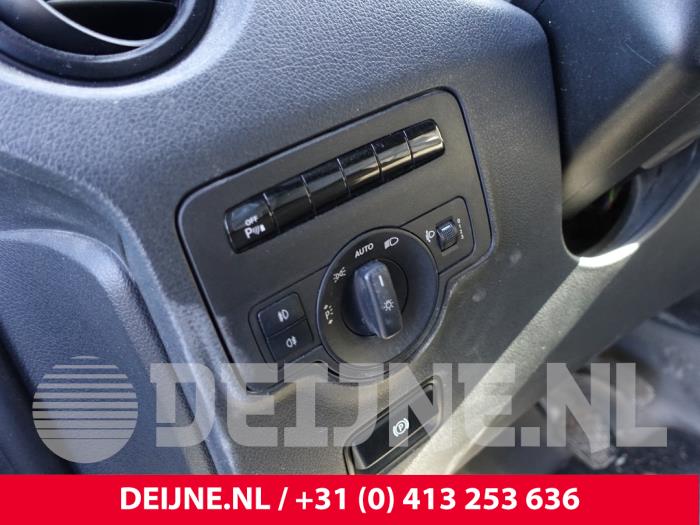 Mercedes Vito 1.6 111 CDI 16V Sloopvoertuig (2015, Zilvergrijs)