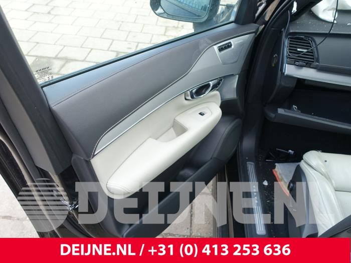 Volvo XC90 II 2.0 B5 Mild Hybrid Geartronic 16V AWD Sloopvoertuig (2020, Zwart)