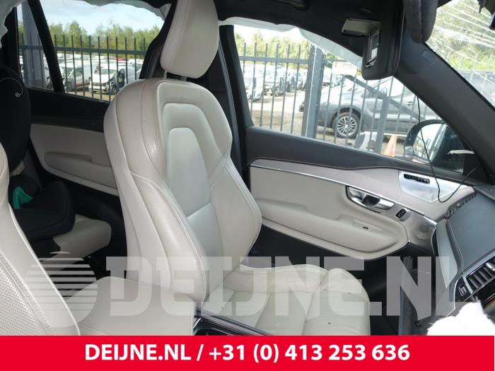 Volvo XC90 II 2.0 B5 Mild Hybrid Geartronic 16V AWD Sloopvoertuig (2020, Zwart)