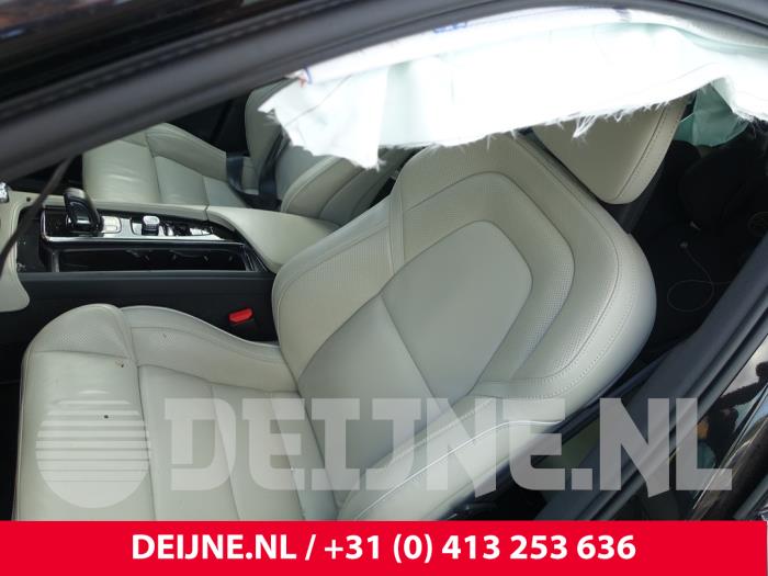 Volvo XC90 II 2.0 B5 Mild Hybrid Geartronic 16V AWD Sloopvoertuig (2020, Zwart)