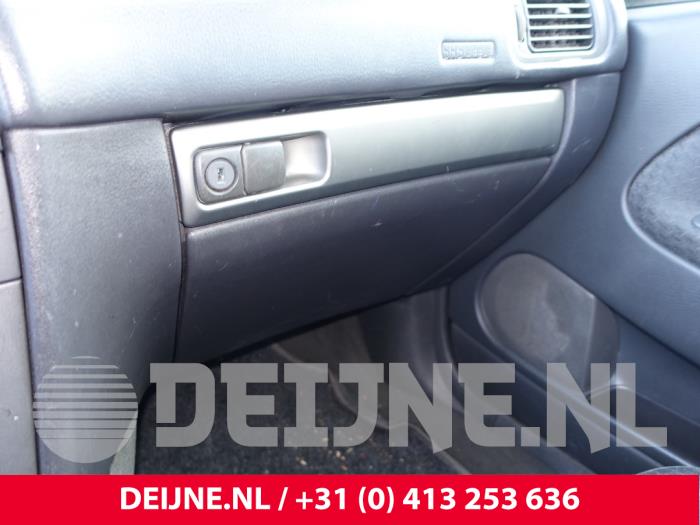 Volvo V40 1.8 16V Sloopvoertuig (2002, Zwart)