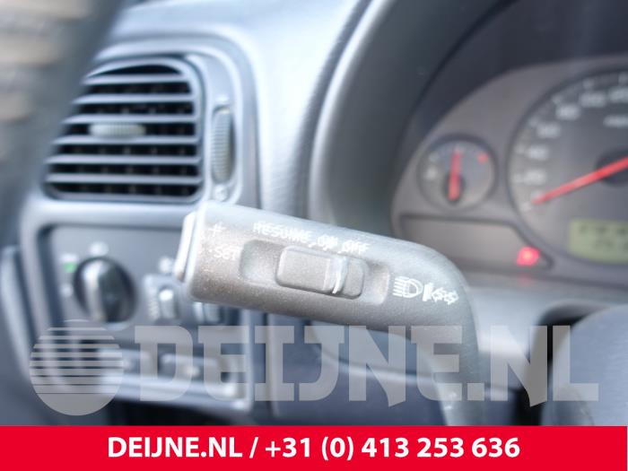 Volvo V40 1.8 16V Sloopvoertuig (2002, Zwart)