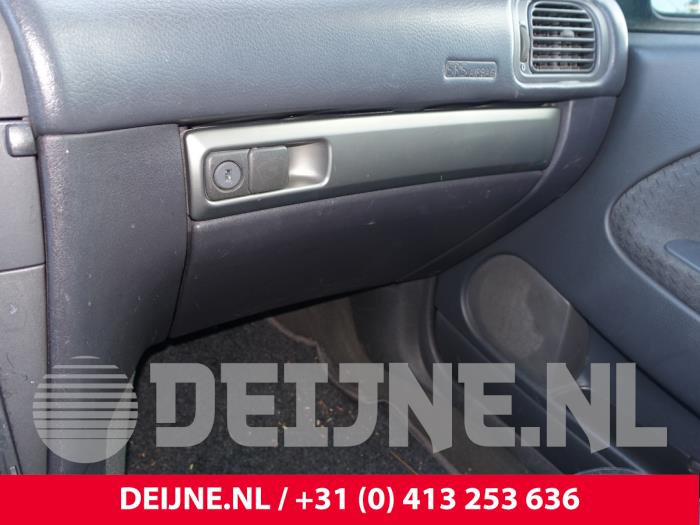 Volvo V40 1.8 16V Sloopvoertuig (2002, Zwart)