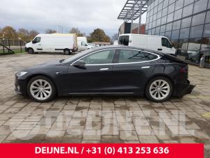 Tesla Model S 12-
