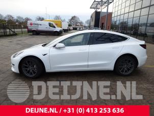 Tesla Model 3 17-