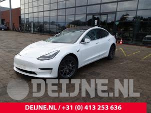 Tesla Model 3 17-