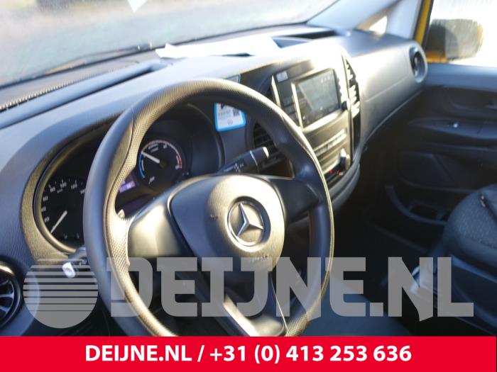 Mercedes eVito 41/60/66 kWh Sloopvoertuig (2020, Geel)