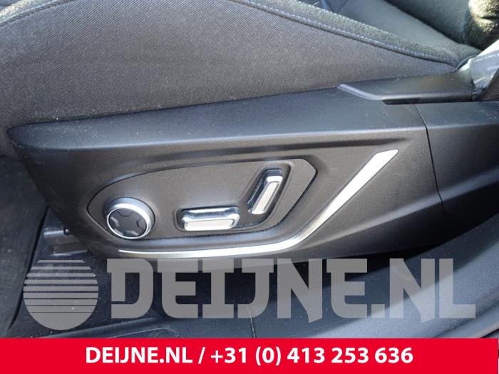 Lynk & Co 01 1.5 PHEV Sloopvoertuig (2021, Zwart)