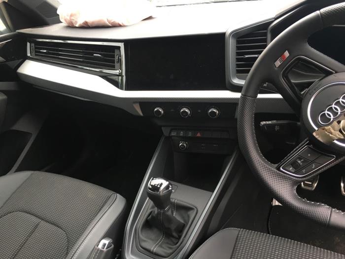 Audi A1 Sportback 1.0 30 TFSI 12V Sloopvoertuig (2020, Donker, Grijs)