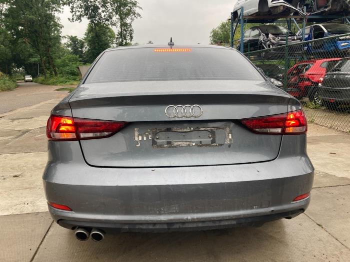Audi A3 Limousine 2.0 TDI 16V Sloopvoertuig (2017, Muisgrijs)