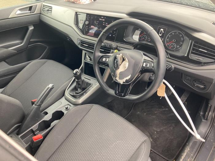 Volkswagen Polo VI 1.0 TSI 12V Sloopvoertuig (2020, Grijs)