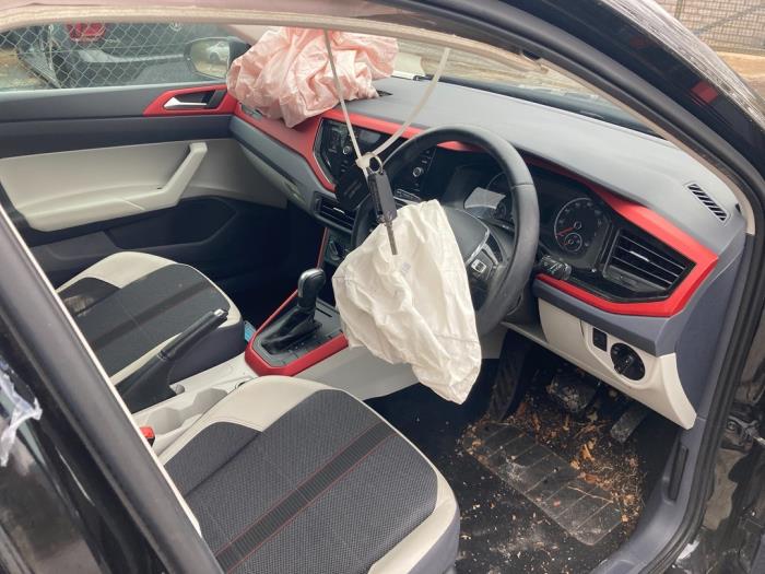 Volkswagen Polo VI 1.0 TSI 12V Sloopvoertuig (2020, Zwart)