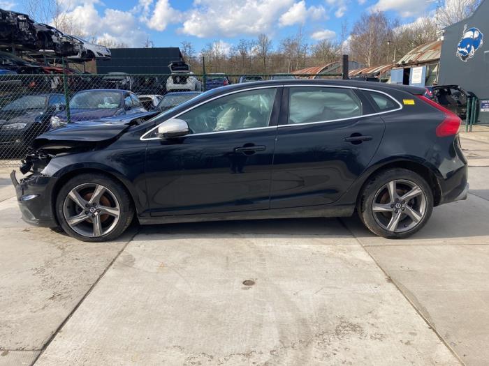 Volvo V40 1.6 D 16V Sloopvoertuig (2017, Zwart)