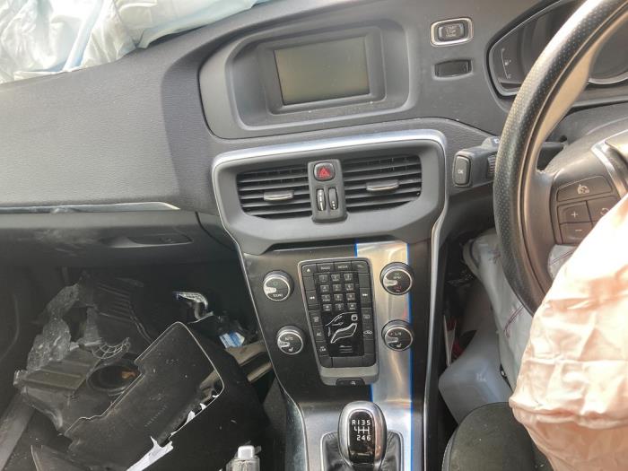 Volvo V40 1.6 D 16V Sloopvoertuig (2017, Zwart)