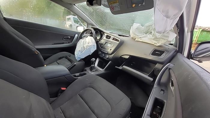 Kia Cee'd 1.6 CRDi 16V VGT Sloopvoertuig (2014, Wit)