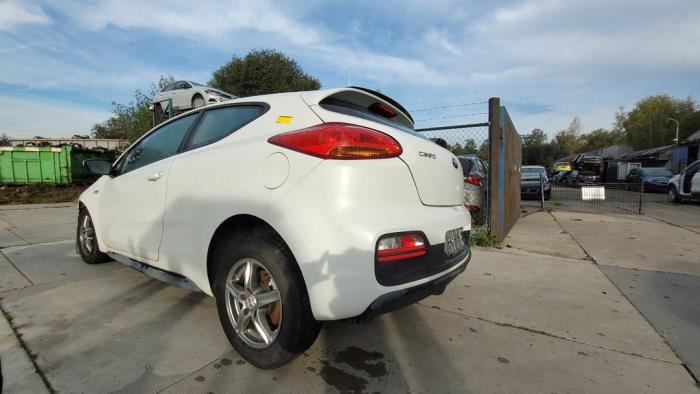 Kia Cee'd 1.6 CRDi 16V VGT Sloopvoertuig (2014, Wit)