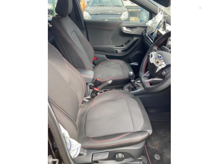 Ford Puma 1.0 Ti-VCT EcoBoost Hybrid 12V Sloopvoertuig (2022, Zwart)