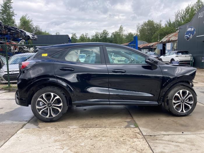 Ford Puma 1.0 Ti-VCT EcoBoost Hybrid 12V Sloopvoertuig (2022, Zwart)