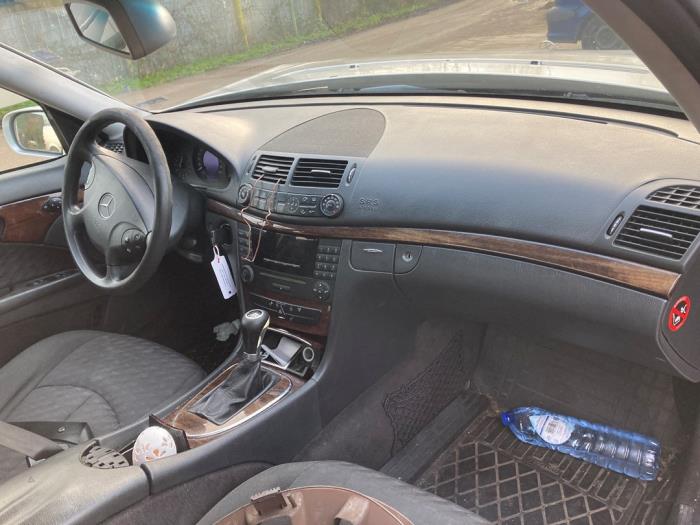 Mercedes E 2.2 E-200 CDI 16V Sloopvoertuig (2007, Zilvergrijs)