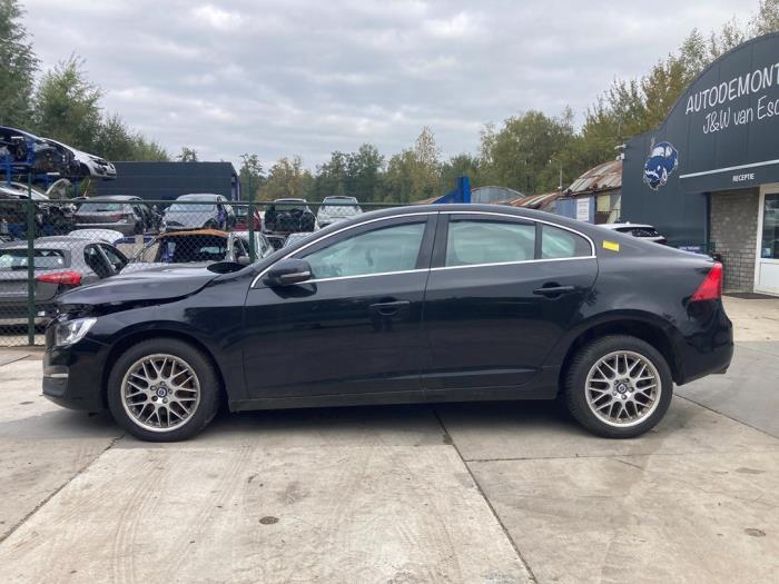 Volvo S60 II 2.0 D2 16V Sloopvoertuig (2017, Zwart)