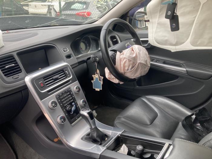 Volvo S60 II 2.0 D2 16V Sloopvoertuig (2017, Zwart)