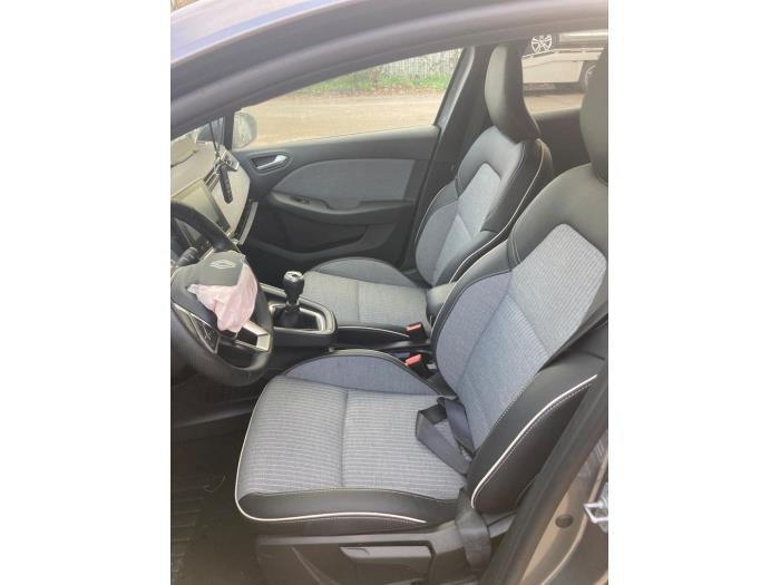 Renault Clio V 1.0 TCe 90 12V Sloopvoertuig (2025, Licht, Muisgrijs)