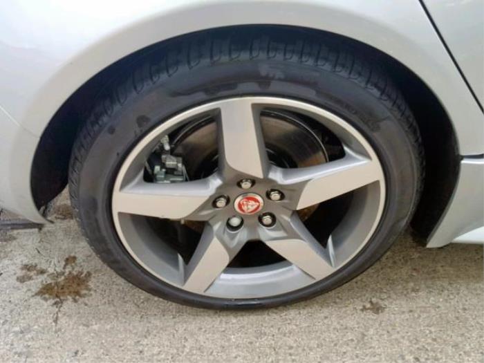 Jaguar XE 2.0 200 Turbo 16V Sloopvoertuig (2019, Zilver)