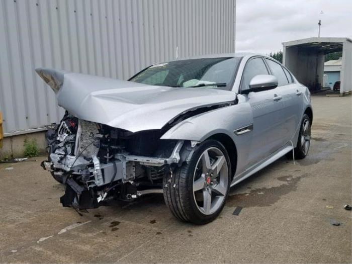 Jaguar XE 2.0 200 Turbo 16V Sloopvoertuig (2019, Zilver)