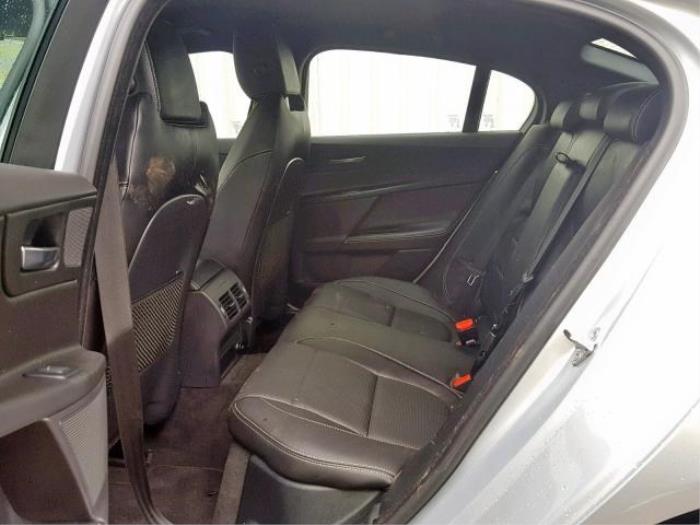 Jaguar XE 2.0 200 Turbo 16V Sloopvoertuig (2019, Zilver)