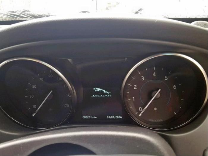 Jaguar XE 2.0 200 Turbo 16V Sloopvoertuig (2019, Zilver)