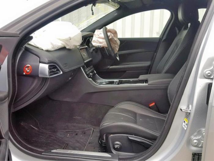 Jaguar XE 2.0 200 Turbo 16V Sloopvoertuig (2019, Zilver)