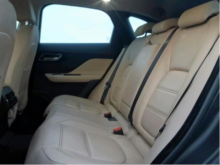 Jaguar F-Pace 2.0 D 180 16V AWD Sloopvoertuig (2016, Rood)