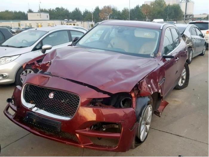 Jaguar F-Pace 2.0 D 180 16V AWD Sloopvoertuig (2016, Rood)