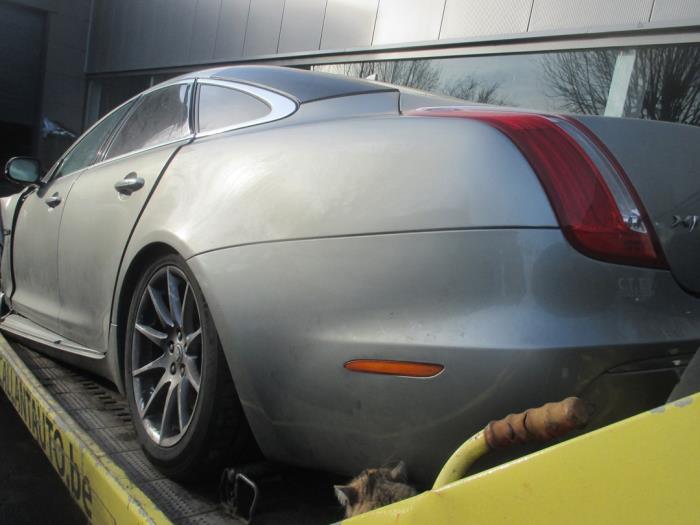 Jaguar XJ 3.0 D V6 24V Sloopvoertuig (2013, Goud)