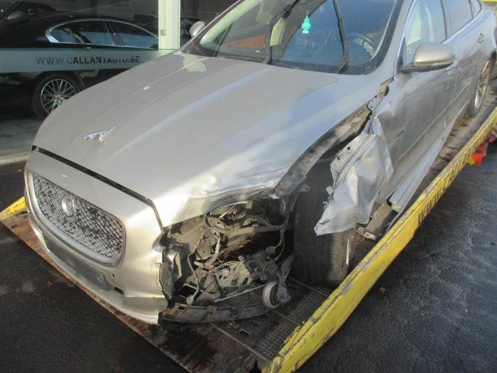 Jaguar XJ 3.0 D V6 24V Sloopvoertuig (2013, Goud)