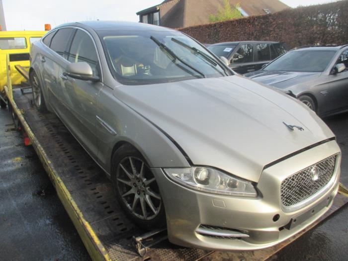 Jaguar XJ 3.0 D V6 24V Sloopvoertuig (2013, Goud)