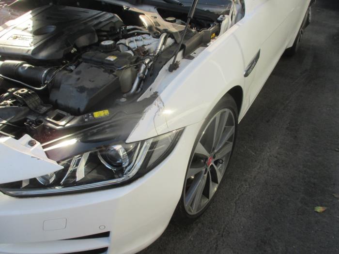 Jaguar XE 2.0d 180 16V Sloopvoertuig (2016, Wit)